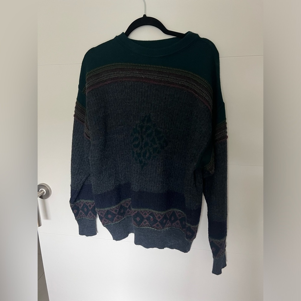 grunge christmas sweater???